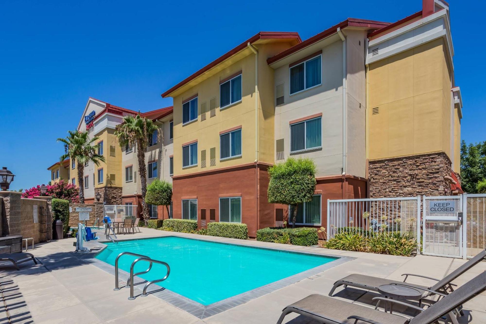 Fairfield Inn And Suites Turlock Exterior photo